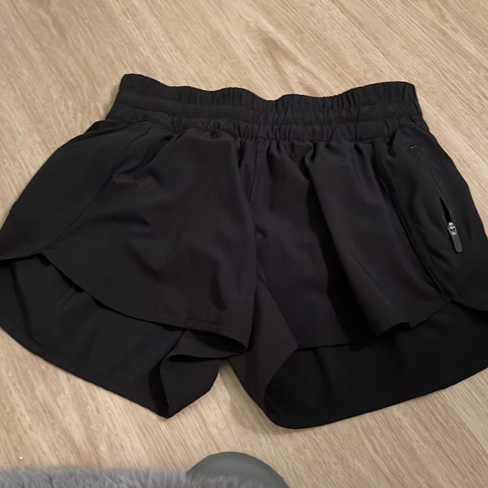 Lululemon Tracker Low-Rise Lined Short 4" Black Size 6